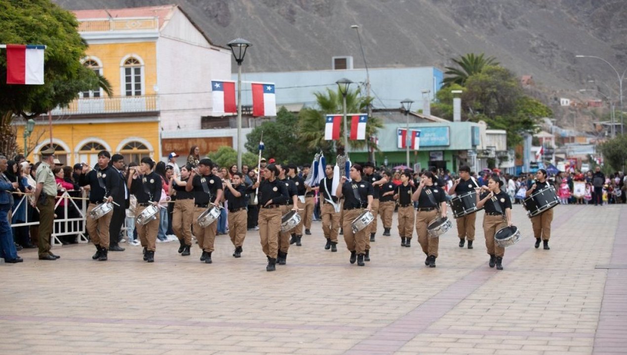 /taltal-rindio-homenaje-a-la-patria-con-desfile-civico-escolar-y-acto