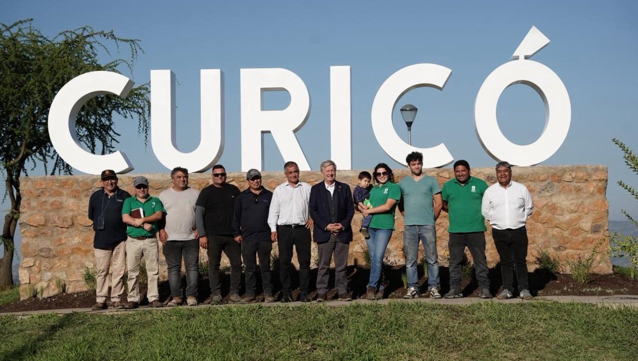 /instalan-letras-de-curico-en-cerro-carlos-condell