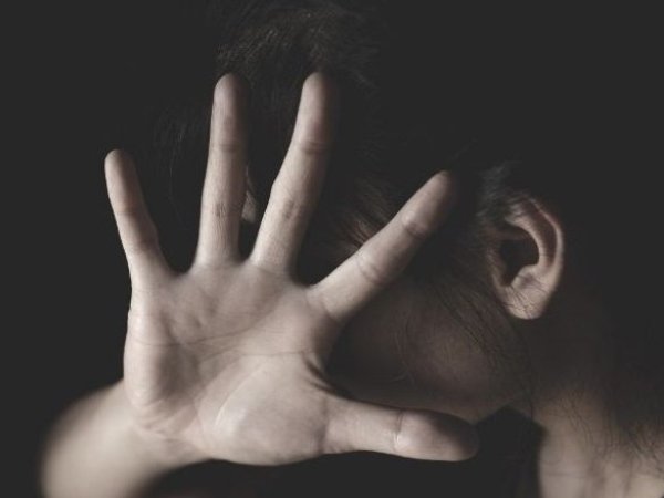 Influencer chilena denuncia acoso persistente de extranjero con antecedentes similares en otro país