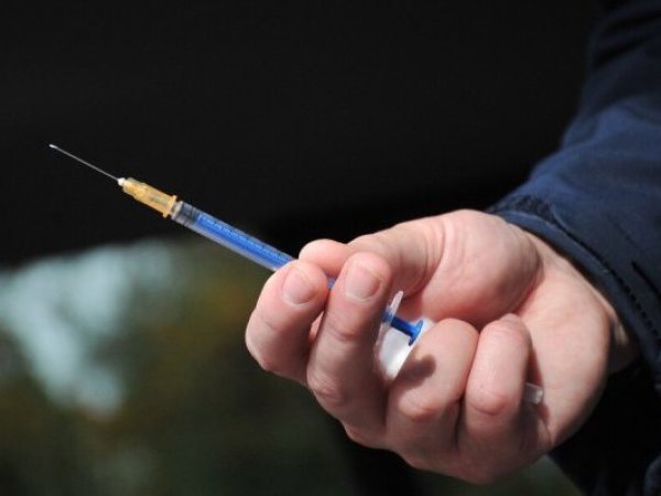 ISP emite alerta por medicamento inyectable con partículas en suspensión