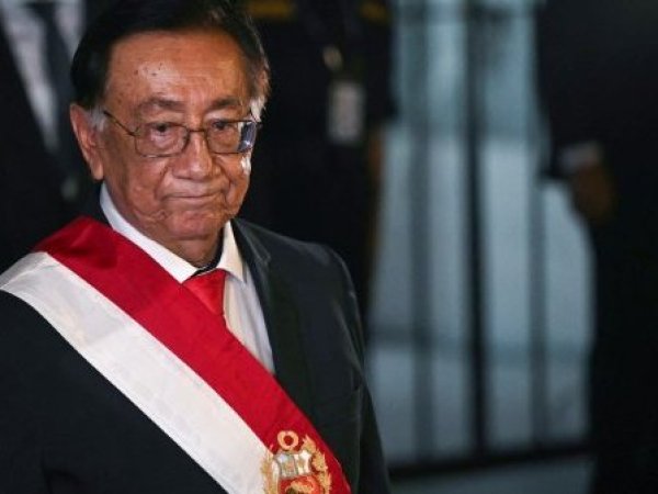 Presidente de Perú advierte por zanja fronteriza de Chile y la compara con el Muro de Berlín