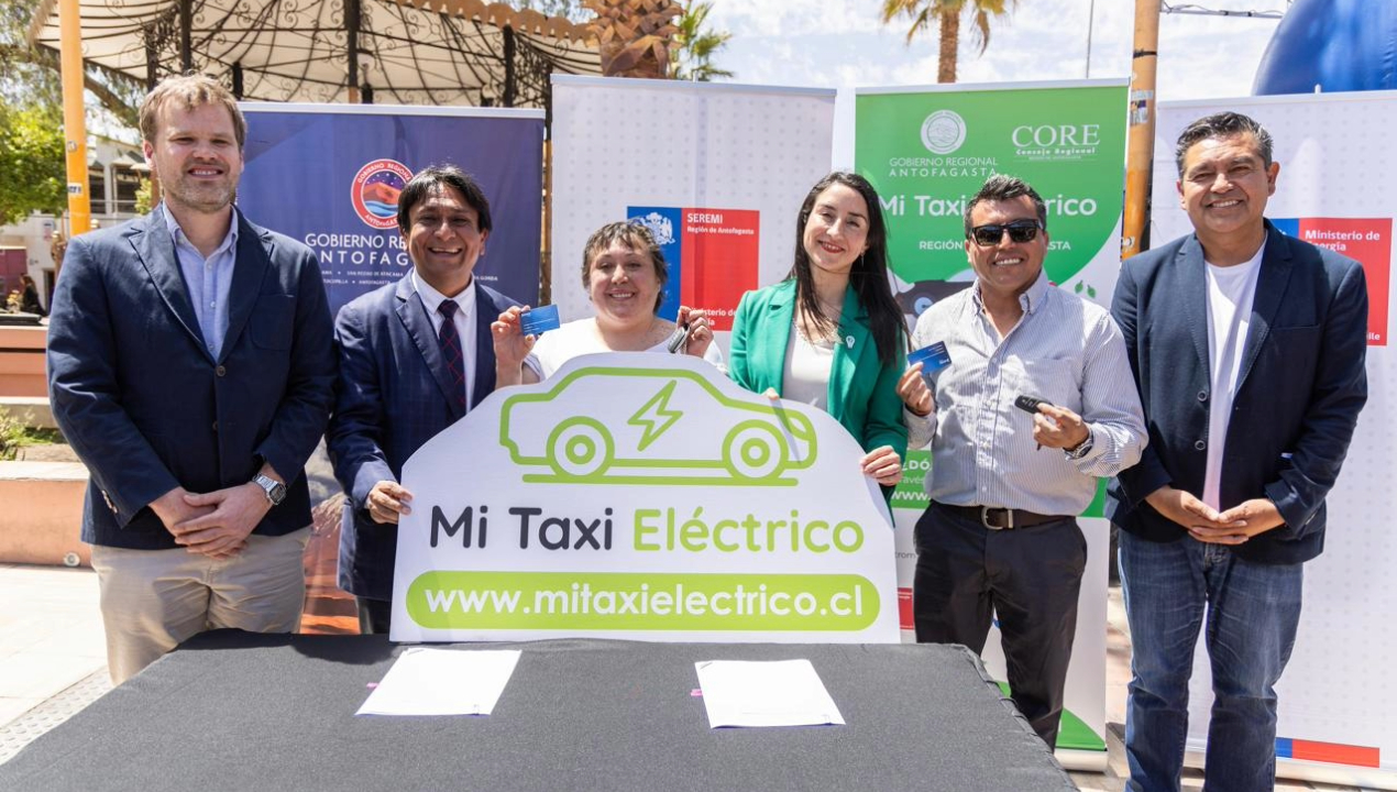/entregan-dos-vehiculos-del-programa-mi-taxi-electrico-en-la-region-de